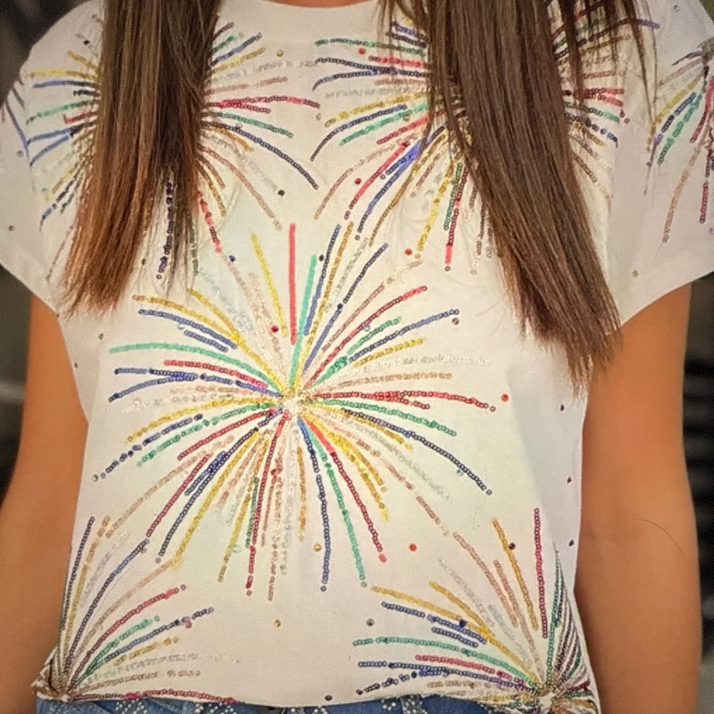 Queen of sparkle, white mega firework tee